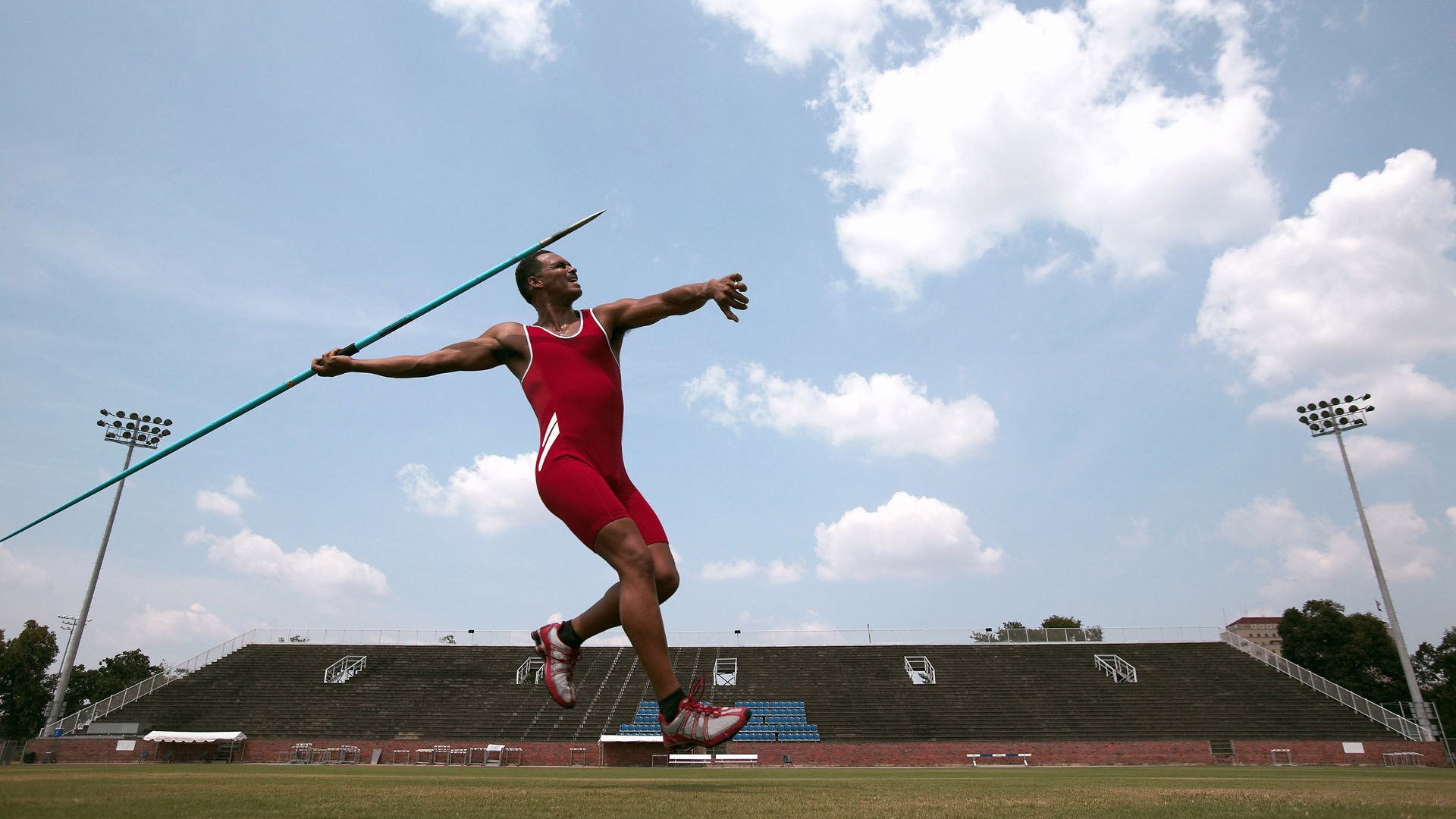 开云官方网页登录-覃海洋后程爆发力惊艳赛场，覃海洋个人简历